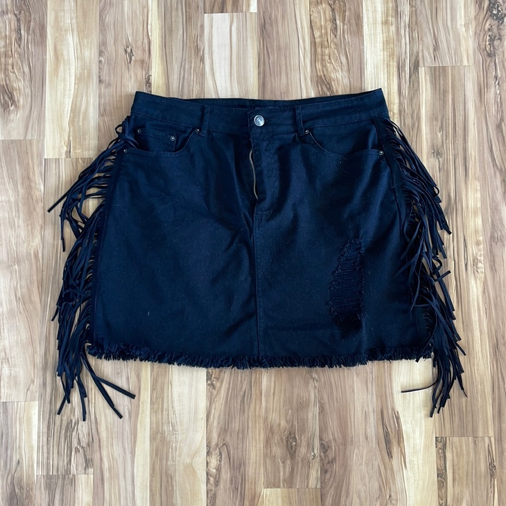 Forever 21 plus size 1x black jean skirt with fringe